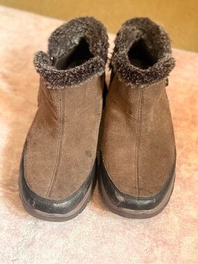 Sketchers Ankle Zip Suede boots